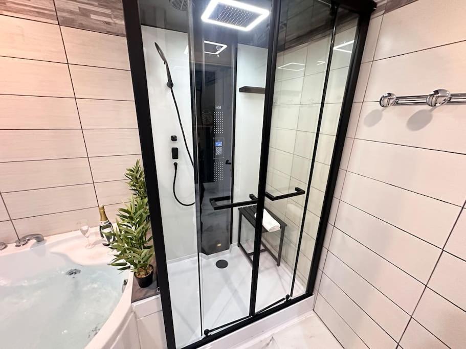 E Servagnat T3 Luxe Avec Sauna Jacuzzi Et Hammam Épernay Buitenkant foto